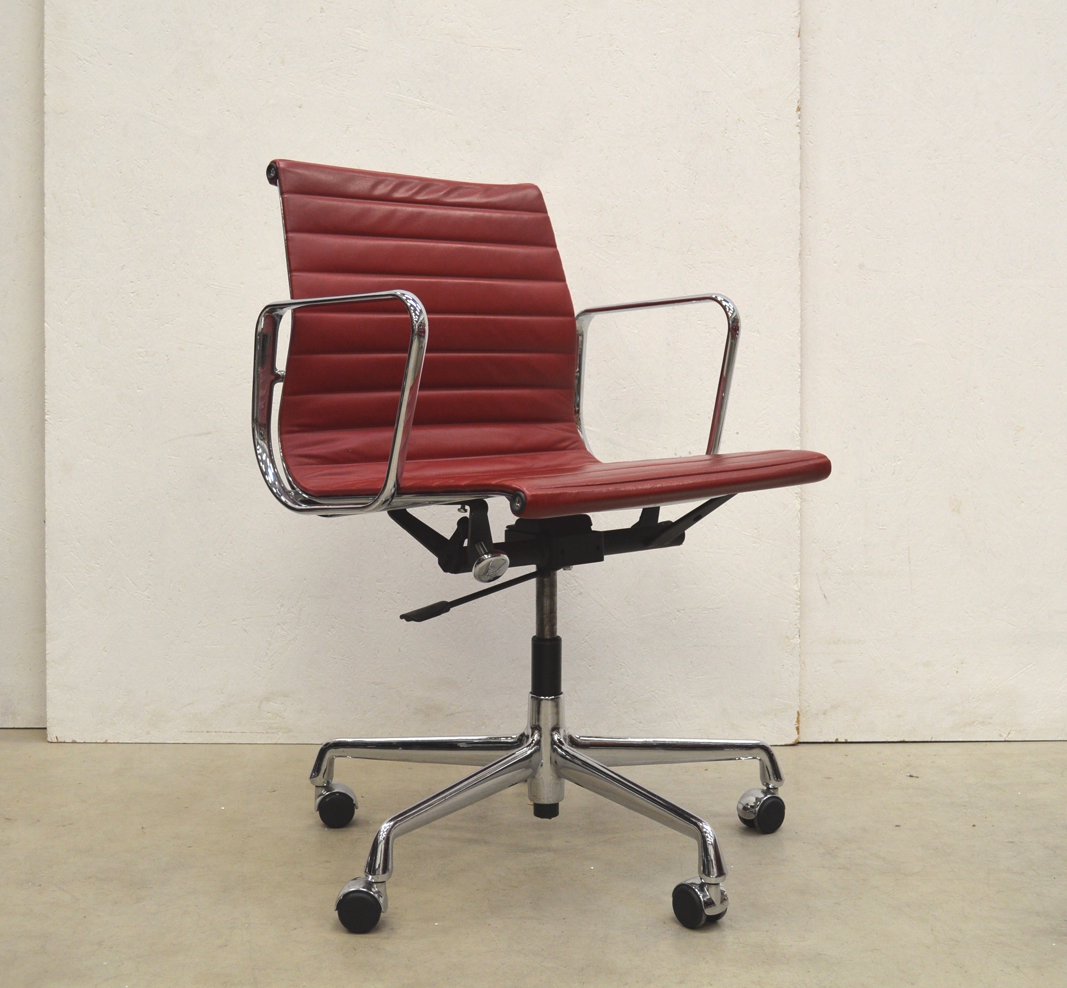 Vitra EA117 Alu Office Chair by Charles Eames Cherry Red Leather